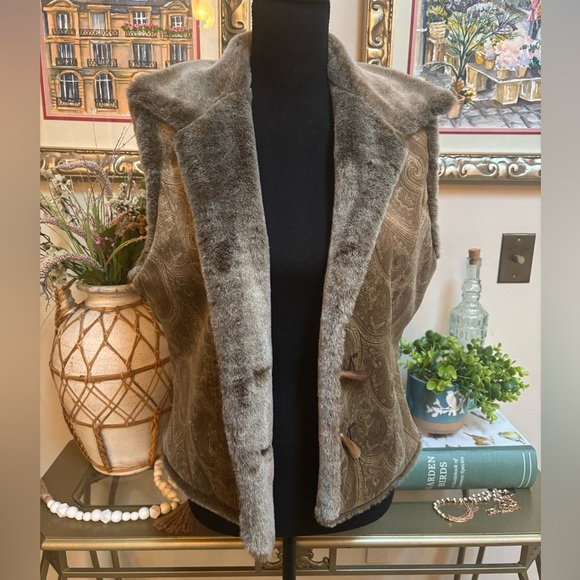J. JILL PLUSH PAISLEY PRINT BROWN AND GRAY FAUX FUR COZY VEST SZ S - Picture 2 of 9